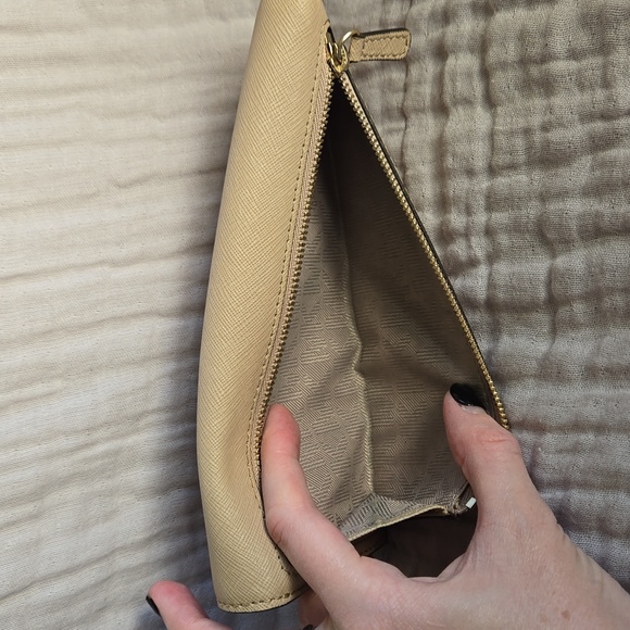 Michael Kors wallet - Picture 10 of 12